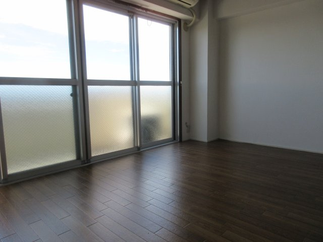 マンション朝霧1号館の洋室