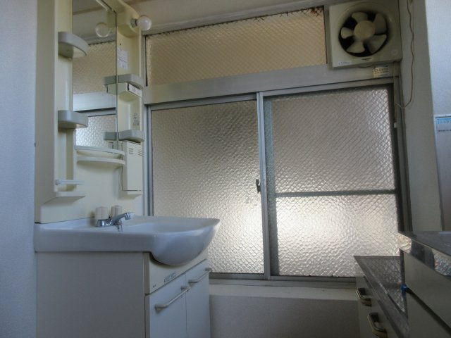 マンション朝霧1号館の独立洗面台