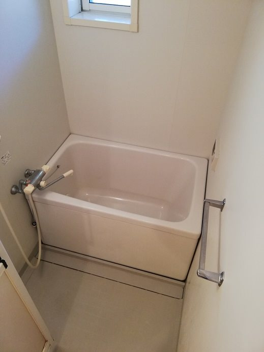 泉大津市助松町３丁目のハイツの浴室|お風呂で日々の疲れを落としましょう