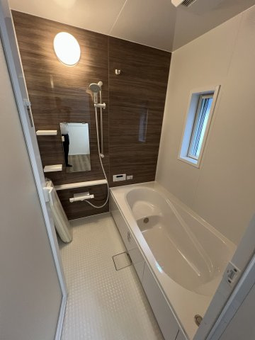 武蔵村山市伊奈平6丁目　新築戸建全1棟の浴室|のびのび一坪タイプのバスルーム。