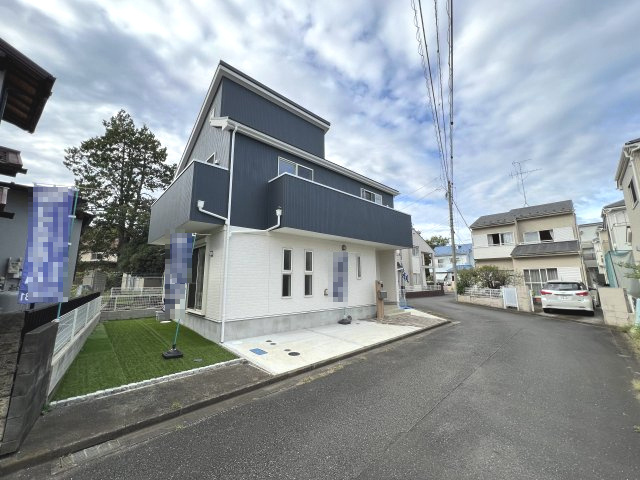 武蔵村山市伊奈平6丁目　新築戸建全1棟の前面道路含む現地写真|現地外観