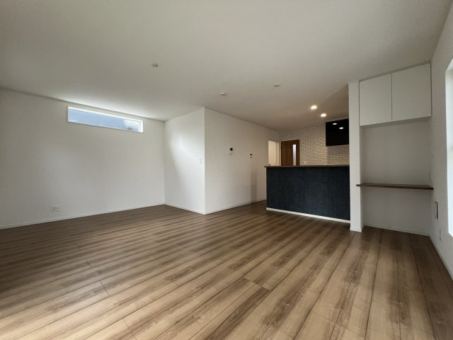 武蔵村山市伊奈平6丁目　新築戸建全1棟の居間・リビング|LDK広々18.5帖
