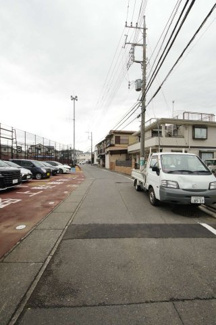 【前面道路含む現地写真】