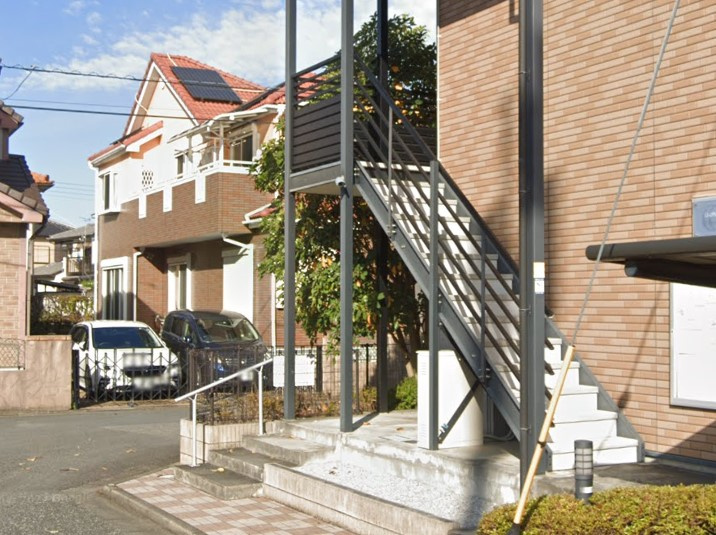 レオネクストユアリトルハイツのエントランス