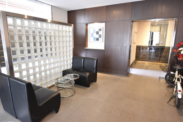 アーデン上本町のロビー