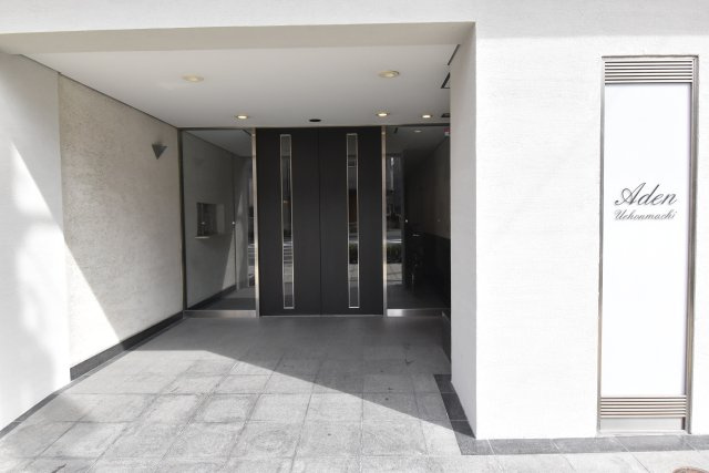 アーデン上本町のエントランス