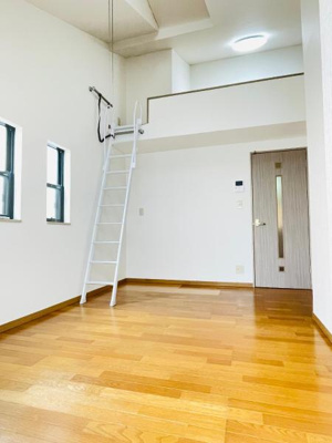 【居間・リビング】 | ベースメント鳥飼 | 別号室の写真になります。現況優先。