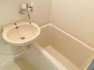 【浴室】 | ベースメント鳥飼 | 別号室の写真になります。現況優先。