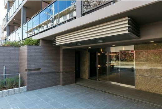 中野区弥生町４丁目の賃貸マンションのエントランス