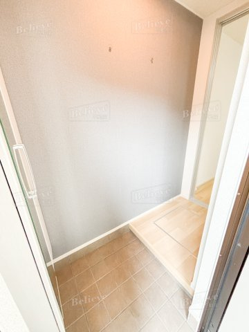 ステラ鳥栖の玄関|シューズボックス付きの玄関です☆