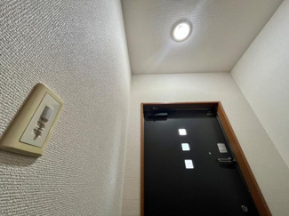 【玄関】 | ボンヌールパンションⅠ | 人感センサー付照明