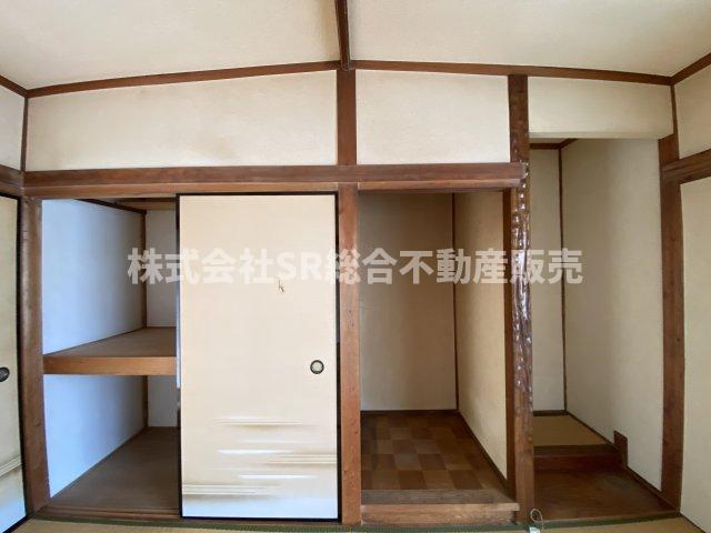 上四条町中古戸建の収納|大きなものも収納できそうです