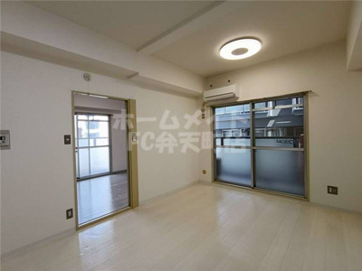 【居間・リビング】 | グレース大阪港 | おしゃれなリビングです