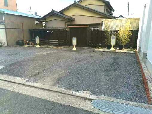 若宮２丁目５店舗の駐車場