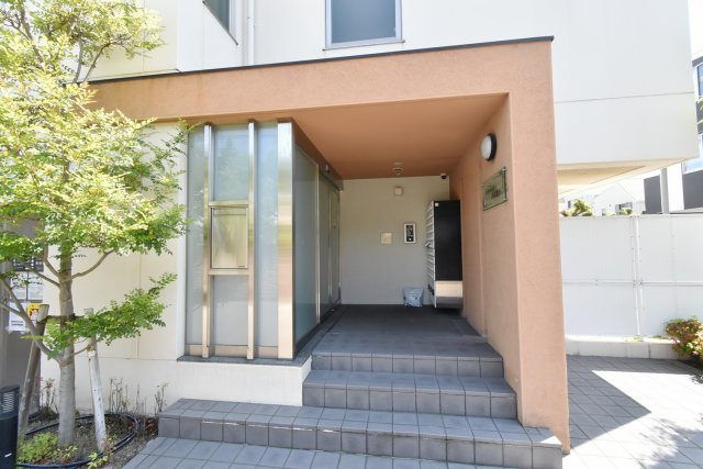 グロース西宮北口のエントランス