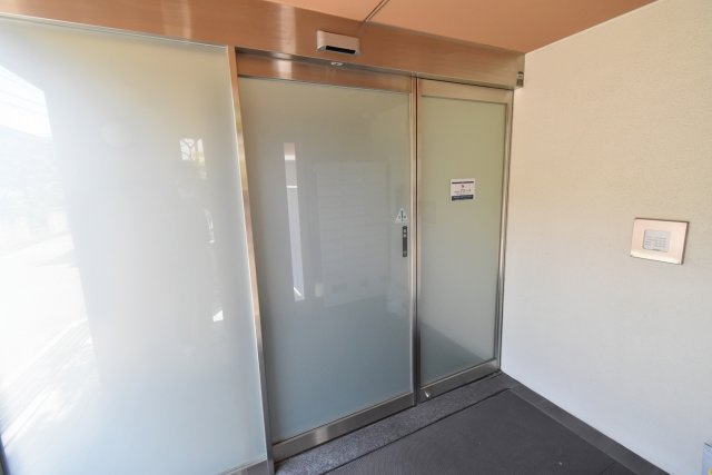 グロース西宮北口の玄関