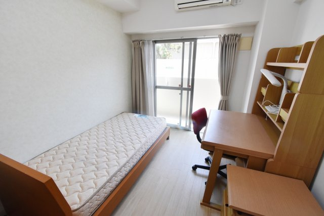 グロース西宮北口の居間・リビング