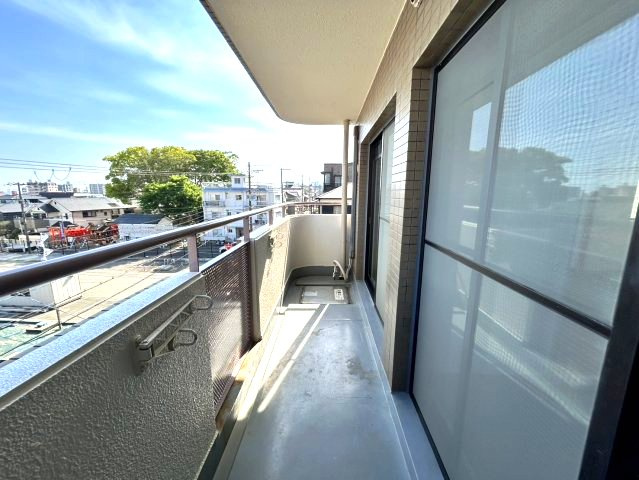 HACHIBUSE六甲のバルコニー|開放的で明るい空間を演出してくれるバルコニーです