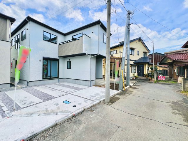 高崎市芝塚町の前面道路含む現地写真|閑静な住宅街で駐車も楽々♪