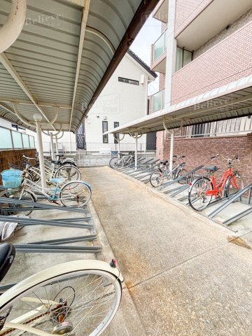 第33上野ビルのその他共用部分|駐輪場に自転車も停められます♪