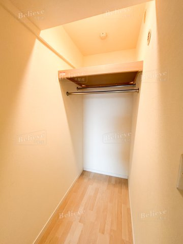 第33上野ビルの収納|ウォークインクローゼットなので収納豊富です★