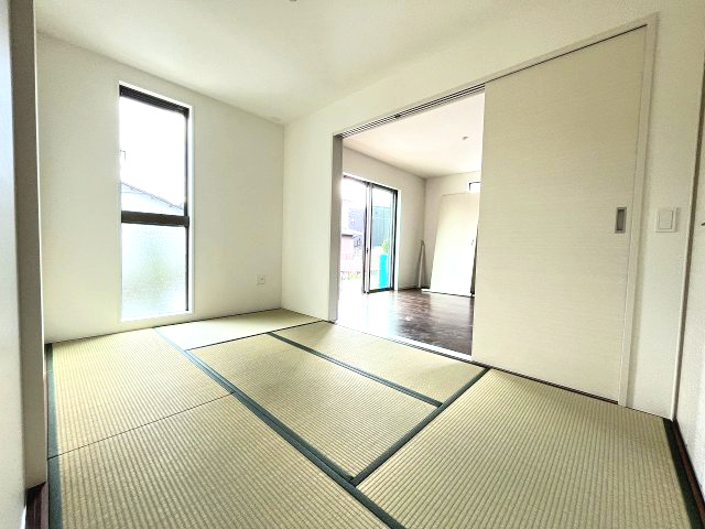 【和室】 | 糟屋郡志免町片峰中央4丁目1期　1号棟（全2棟）【仲介手数料無料・0円】 | 現地写真。1階和室です。