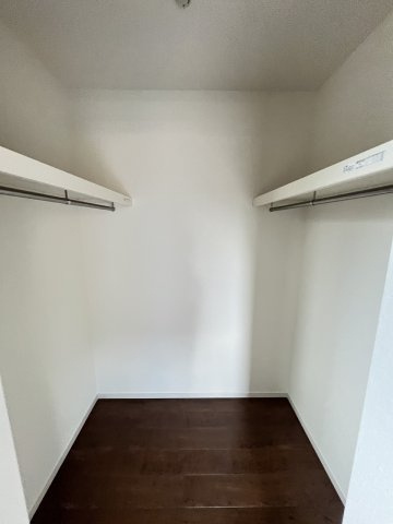 【収納】 | 糟屋郡志免町片峰中央4丁目1期　1号棟（全2棟）【仲介手数料無料・0円】 | 現地写真。ウォークインクローゼットです。