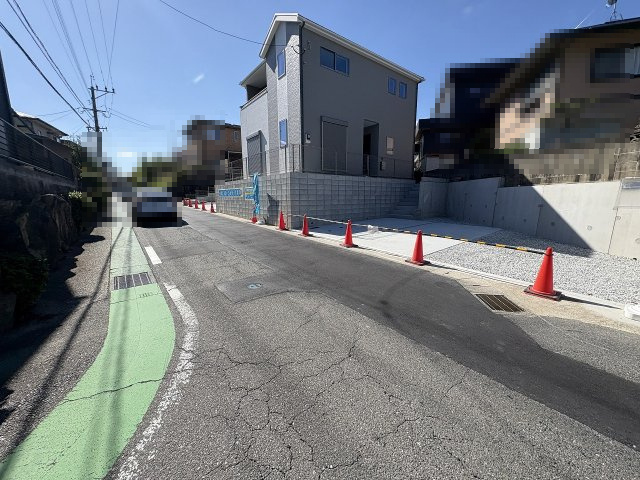 【その他】 | 糟屋郡志免町片峰中央4丁目1期　1号棟（全2棟）【仲介手数料無料・0円】 | 現地写真。前面道路です。