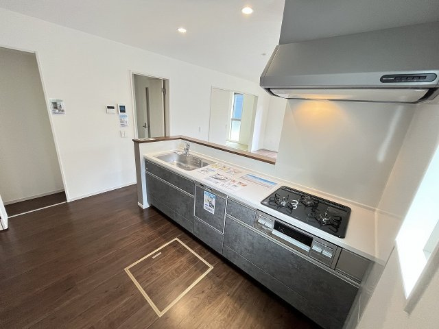 【キッチン】 | 糟屋郡志免町片峰中央4丁目1期　1号棟（全2棟）【仲介手数料無料・0円】 | 現地写真。