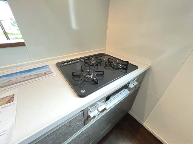 【キッチン】 | 糟屋郡志免町片峰中央4丁目1期　1号棟（全2棟）【仲介手数料無料・0円】 | 現地写真。