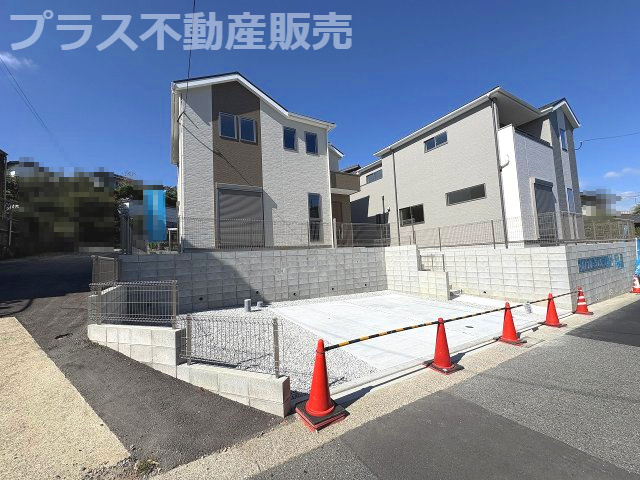 【外観】 | 糟屋郡志免町片峰中央4丁目1期　1号棟（全2棟）【仲介手数料無料・0円】 | 現地写真。プラス不動産販売なら、現場の全ての棟をまとめてご見学頂けます。