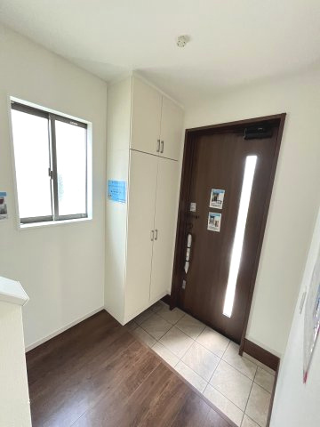 【玄関】 | 糟屋郡志免町片峰中央4丁目1期　1号棟（全2棟）【仲介手数料無料・0円】 | 現地写真。