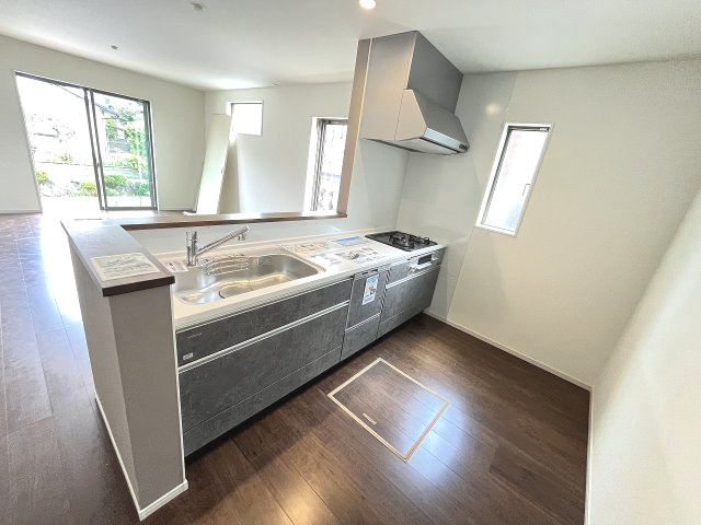 【キッチン】 | 糟屋郡志免町片峰中央4丁目1期　1号棟（全2棟）【仲介手数料無料・0円】 | 現地写真。