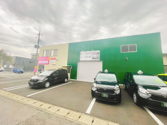 築浅！宇都宮市下栗　倉庫スペース付きコインランドリーの駐車場