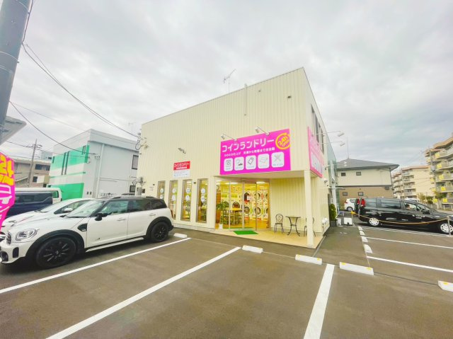 築浅！宇都宮市下栗　倉庫スペース付きコインランドリーの駐車場