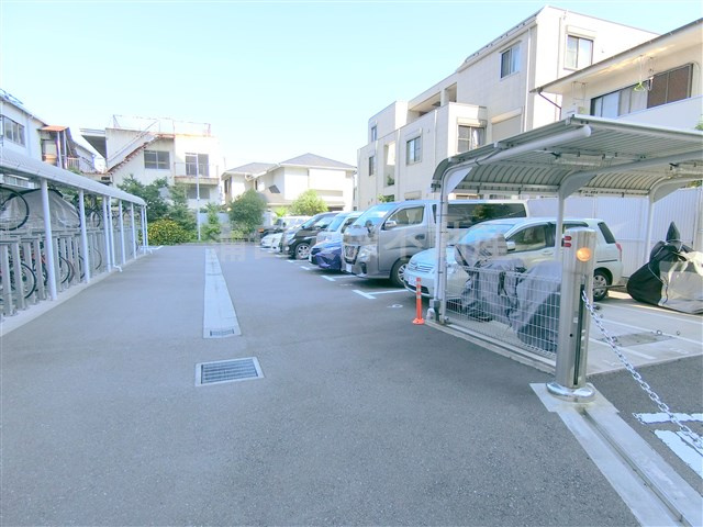 日神パレステージ大森町の駐車場