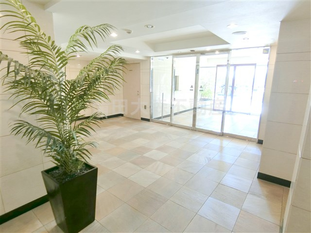 日神パレステージ大森町のエントランス