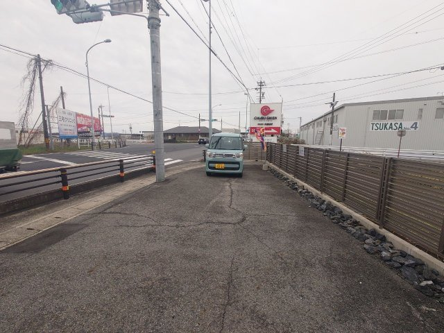 本町石根貸家の駐車場