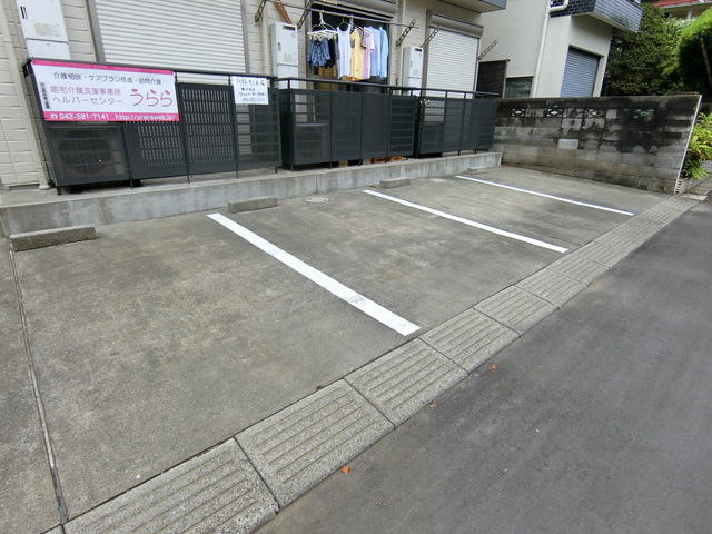 ブランメゾン日野の駐車場|★敷地内駐車場有★