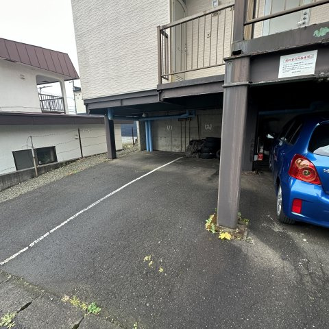 学）大昭グリーンヒル３の駐車場