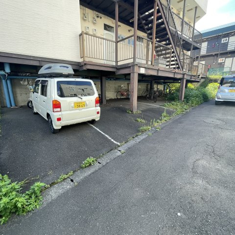 学）大昭グリーンヒル３の駐車場
