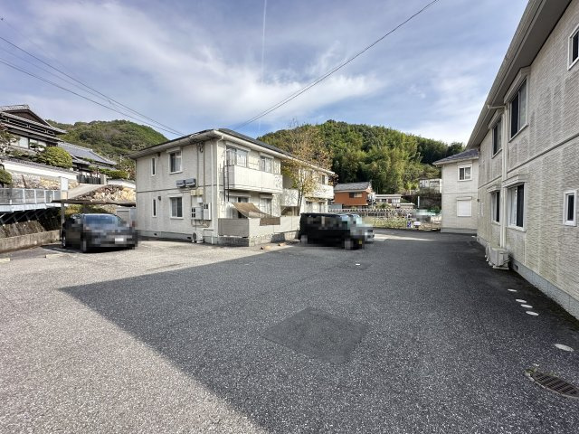 ファルカスⅠ B棟の駐車場