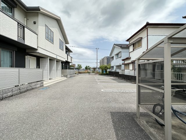 グランマスト杉井流Ⅱ A棟の駐車場