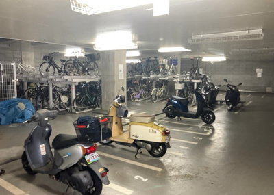 【駐輪場】 | アデニウム玉川学園 | マンションの駐輪場は、事前に空きがあるか確認を取ると安心です。せっかく入居したのに駐輪スペースがない！なんてことになったら大変ですよね。そこで、内見時や購入前にはまず事前に確認しておくと良いでしょう。