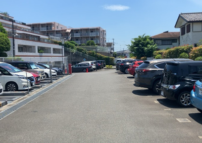 【駐車場】 | アデニウム玉川学園 | 駐車場と明記されていても、最小スペースでつくられた駐車場だと大型車は駐車できなかったり、出入りしにくくなったりする可能性があります。お車のサイズと購入したい物件の駐車場のサイズを現地で確認しましょう。