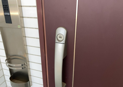 【防犯設備】 | アデニウム玉川学園 | 当然のことではありますが、オートロックやセンサーライト、ホームセキュリティーなどの防犯設備があれば、小さいお子様がいるご家庭も安心ですよね！まず物件購入の際は、防犯設備もチェックするようにしましょう。