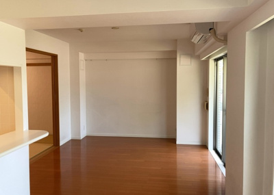 【ダイニング】 | アデニウム玉川学園 | ダイニングは、食事や家族の団らんスペースとしてだけではなく、ほかの用途としても使用することができます。ダイニングテーブルを置き、食事のためのスペースを作ることでリビングとの差別化を図ることができます。