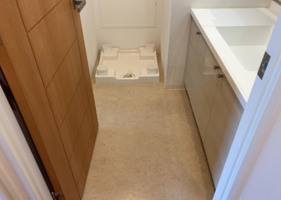 【脱衣所】 | アデニウム玉川学園 | 洗面脱衣所は「体を綺麗に整える場所」という目的と役割を持っています。そして便利で使い勝手のいい「体を綺麗に整える場所」にするためには、配置や動線、照明や収納計画をしっかりと検討しておく必要があります。