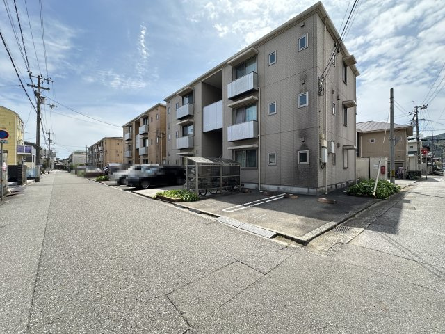 ヴィラージュヌフ Ⅲ棟の駐車場