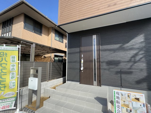 市川市曽谷３丁目新築戸建【百合台小学校：5分】のエントランス|エントランス・玄関ポーチ